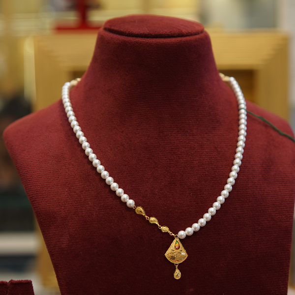Pearl string necklace